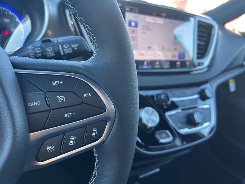 2026 Chrysler Voyager LX