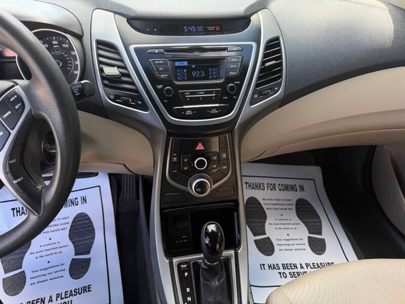 2016 Hyundai Elantra SE