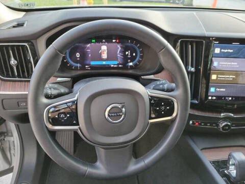 2023 Volvo XC60 B5 Plus Dark Theme