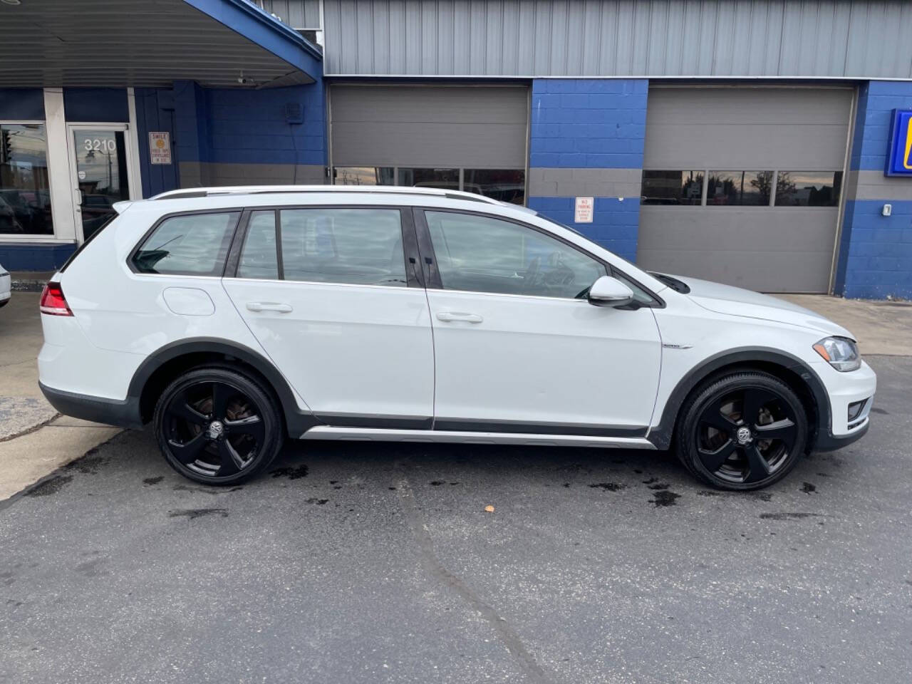 2018 Volkswagen Golf Alltrack for sale at Gateway Motor Sales in Cudahy, WI