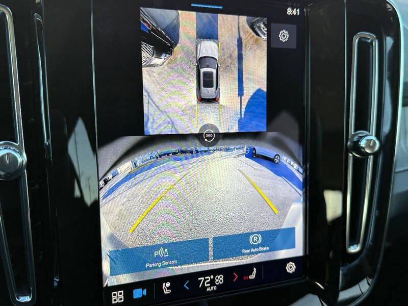 2025 Volvo XC40 B5 Plus Bright Theme