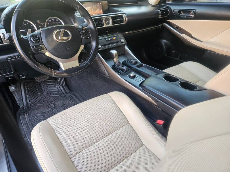 2015 Lexus IS Crafted Line photo 14