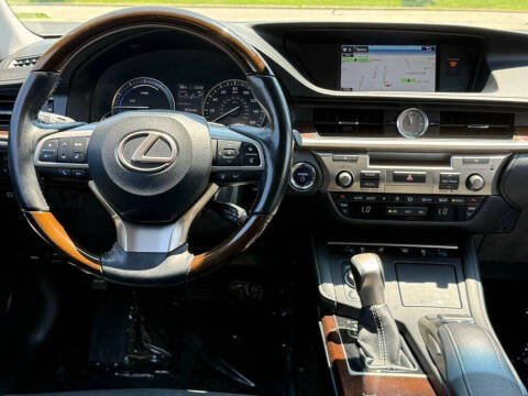 2016 Lexus ES 300h