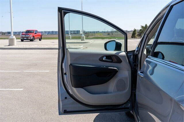 2020 Chrysler Voyager LXi