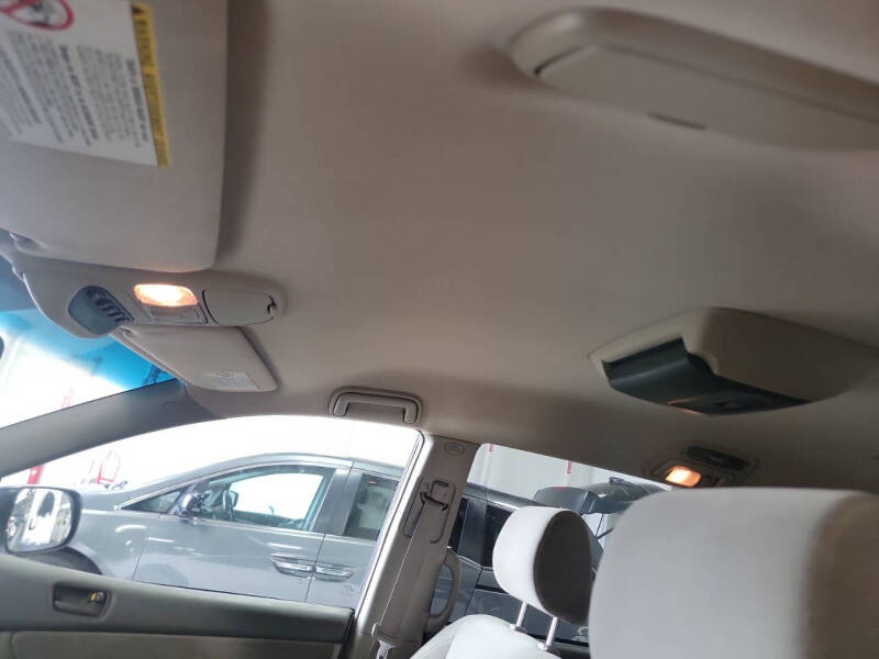 2004 Toyota Sienna LE 7 Passenger