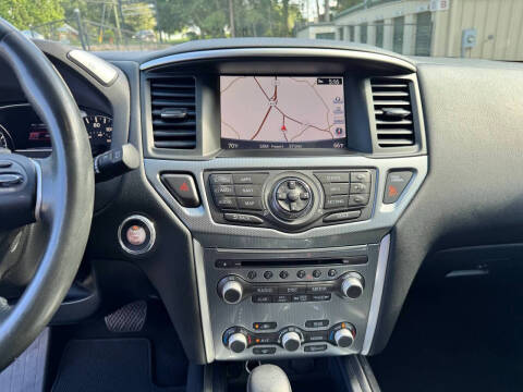 2017 Nissan Pathfinder SL