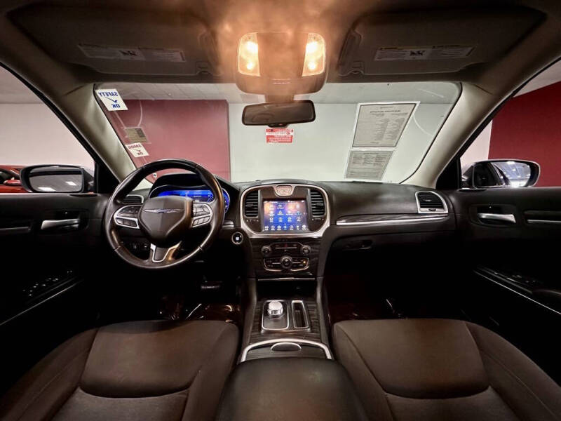 2018 Chrysler 300 Touring