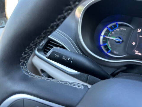 2024 Chrysler Pacifica Plug-In Hybrid Select