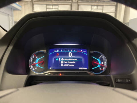 2022 Honda Pilot Touring w/Rear Captain's Chairs