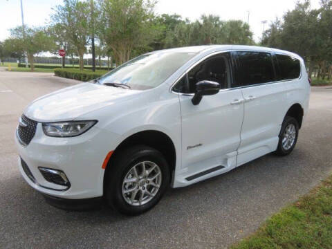2024 Chrysler Pacifica Touring L