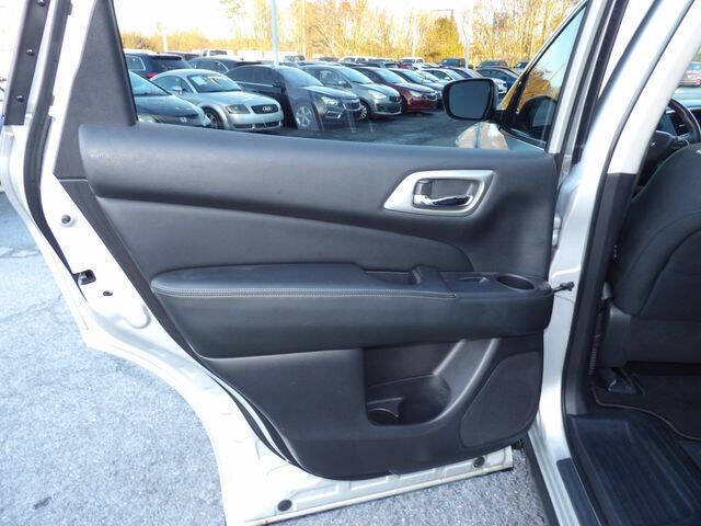 2020 Nissan Pathfinder SV