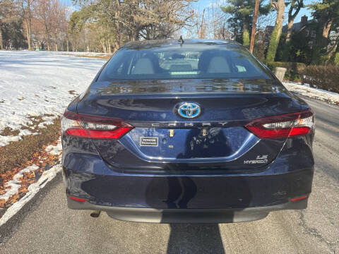 2022 Toyota Camry Hybrid LE