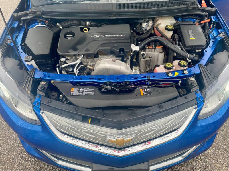 2017 Chevrolet Volt LT photo 20