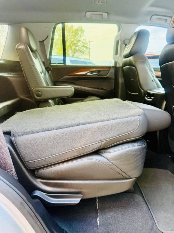 2017 Cadillac Escalade Standard