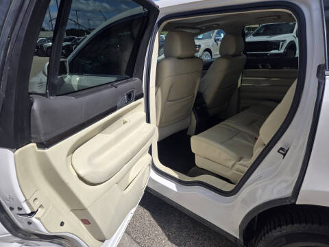 2017 Lincoln MKT Elite