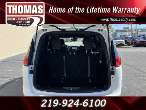 2026 Chrysler Pacifica Select