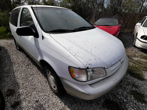 2000 Toyota Sienna for sale at The Car Corral in San Antonio TX