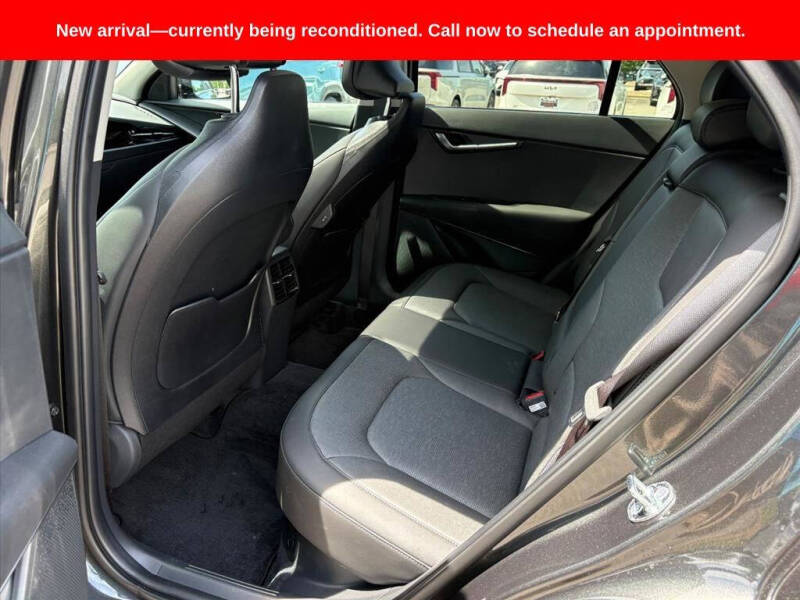 2025 Kia Niro SX