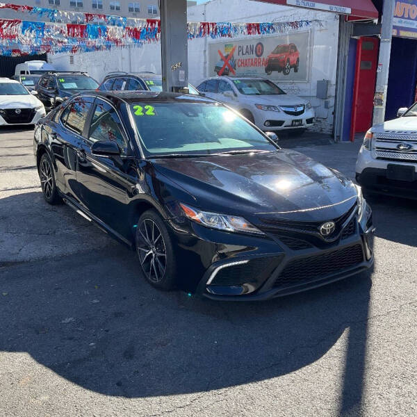 2022 Toyota Camry SE's photo