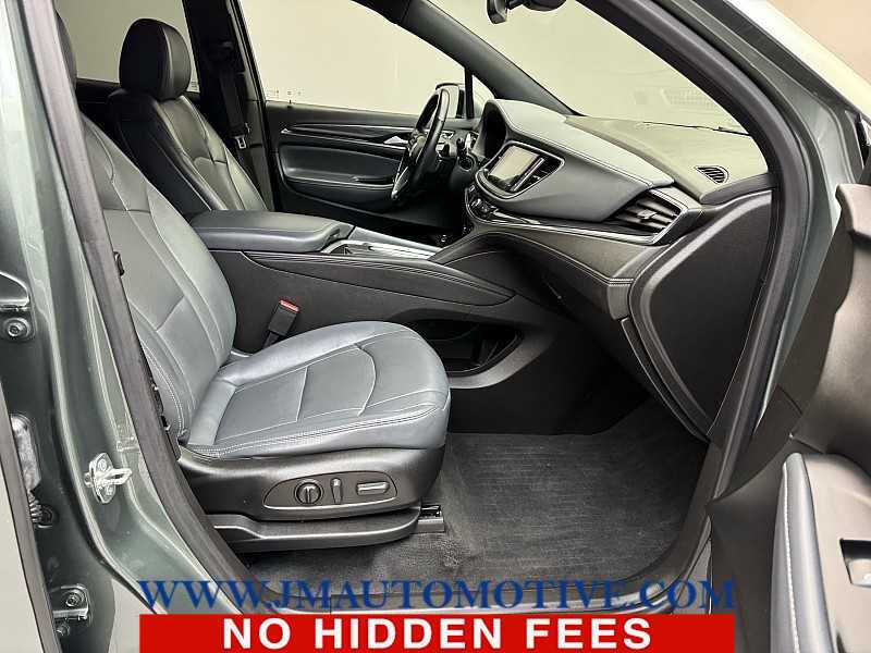 2022 Buick Enclave Essence