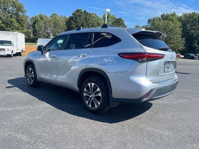 2023 Toyota Highlander 8