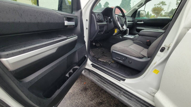 2017 Toyota Tundra SR5