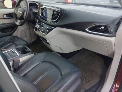 2017 Chrysler Pacifica Touring-L Plus