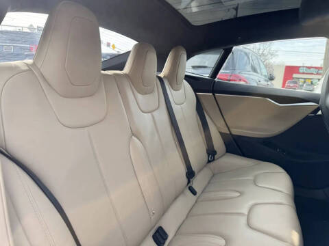 2015 Tesla Model S 70D