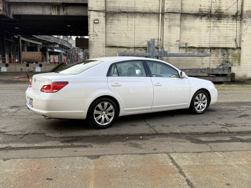 2005 Toyota Avalon XLS