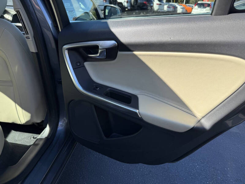 2017 Volvo V60 T5 Premier