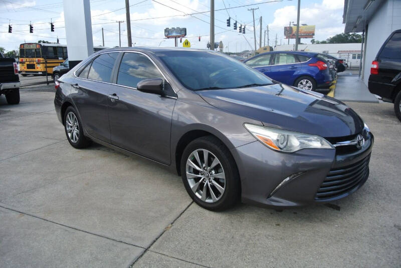 2015 Toyota Camry XLE's photo