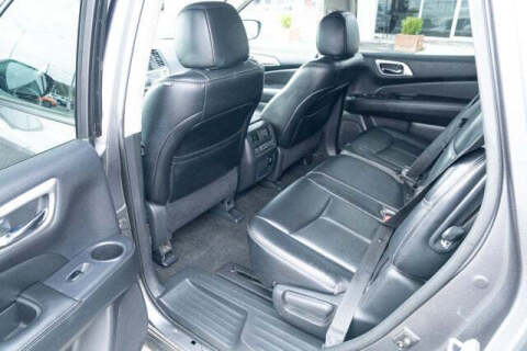 2017 Nissan Pathfinder SL