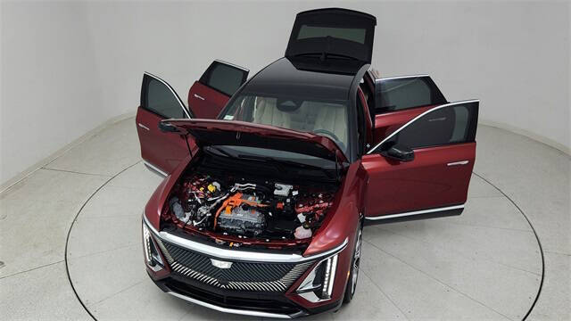 2025 Cadillac LYRIQ Luxury 3