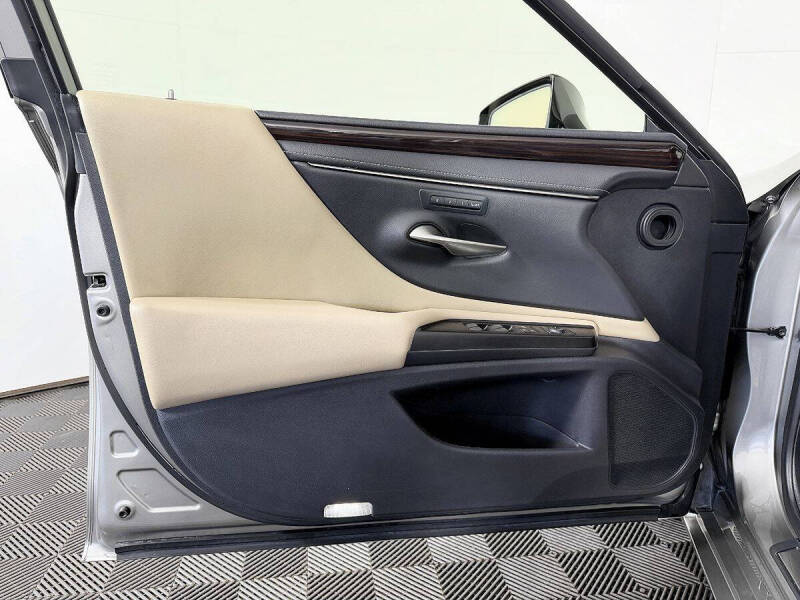 2019 Lexus ES 300h