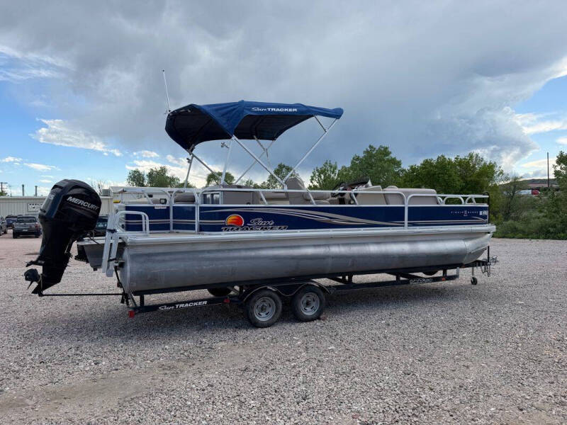 2014 Tracker MARINE FISHIN BARGE