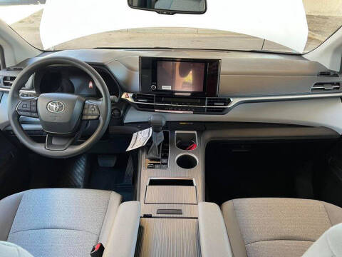 2026 Toyota Sienna LE 8-Passenger