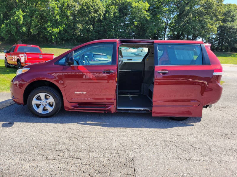 2013 Toyota WHEELCHAIR VAN