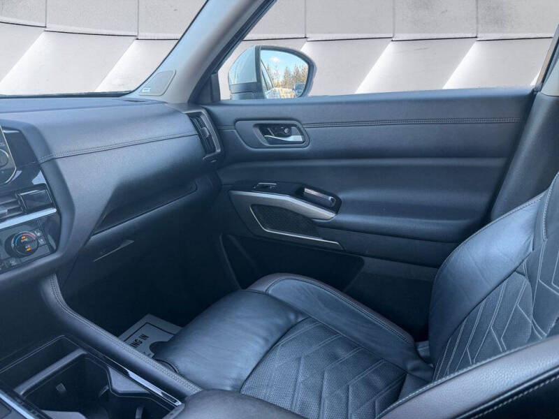 2022 Nissan Pathfinder Platinum