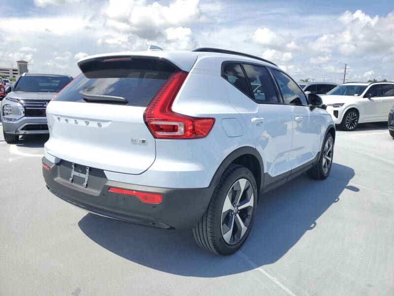 2026 Volvo XC40 B5 Plus