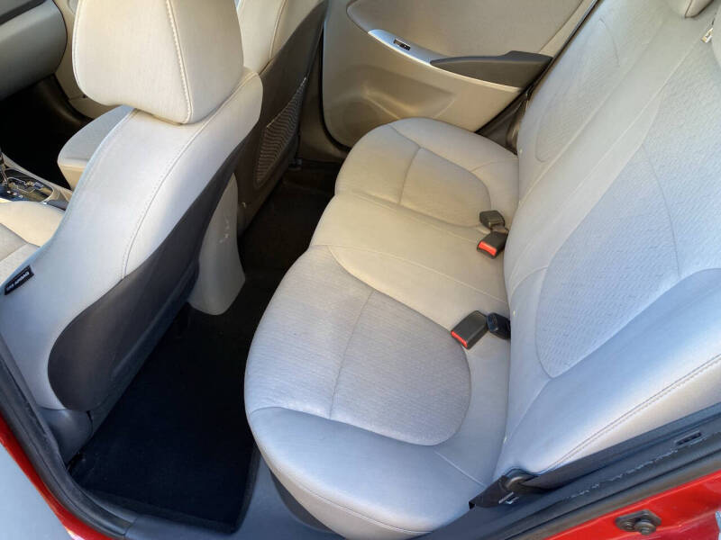 2013 Hyundai Accent SE