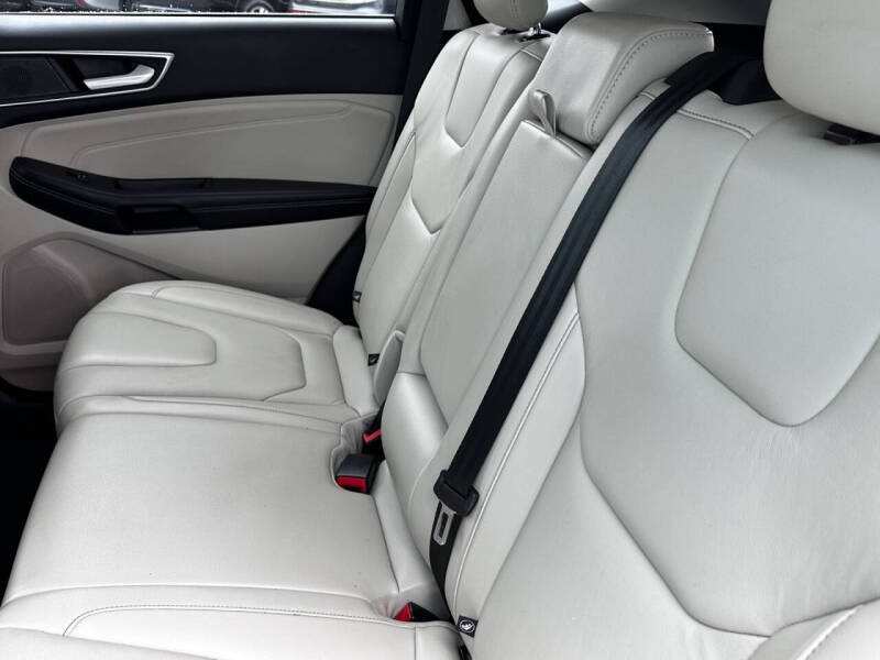 2021 Ford Edge Titanium