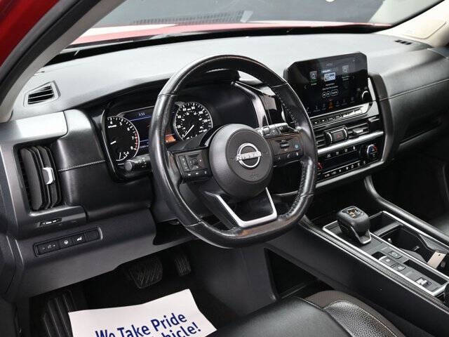 2023 Nissan Pathfinder SL