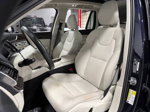 2016 Volvo XC90 T6 Momentum