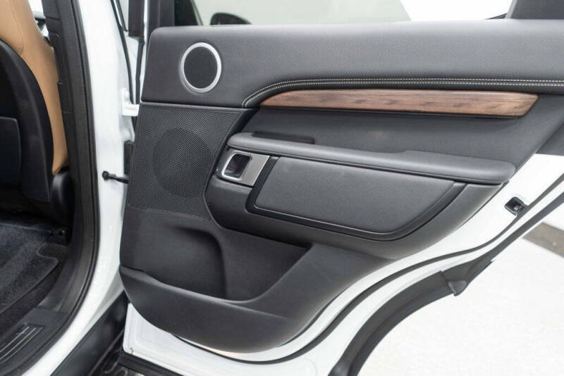 2024 Land Rover Discovery P300 Dynamic SE