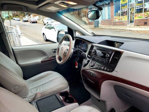 2013 Toyota Sienna XLE 7-Passenger