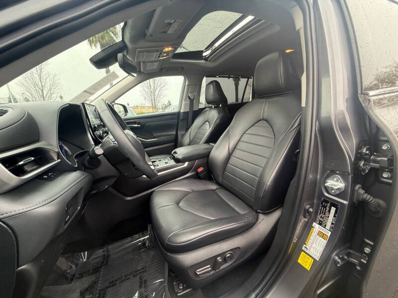 2022 Toyota Highlander Hybrid XLE