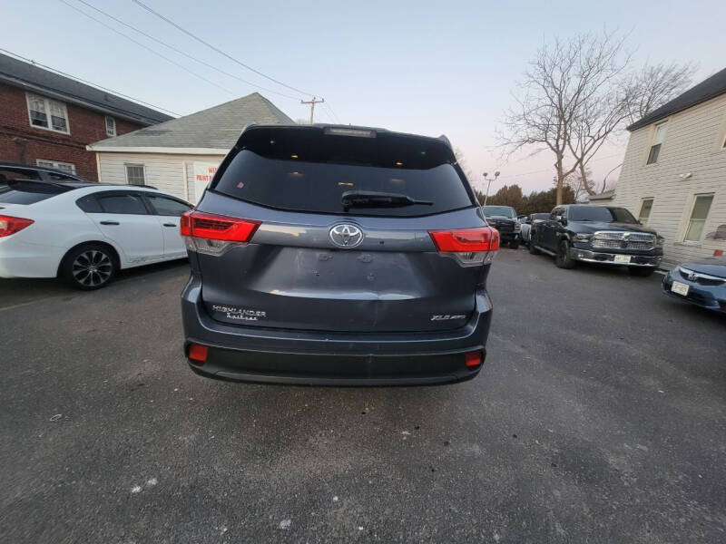 2018 Toyota Highlander XLE photo 12