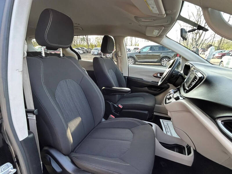 2021 Chrysler Voyager L