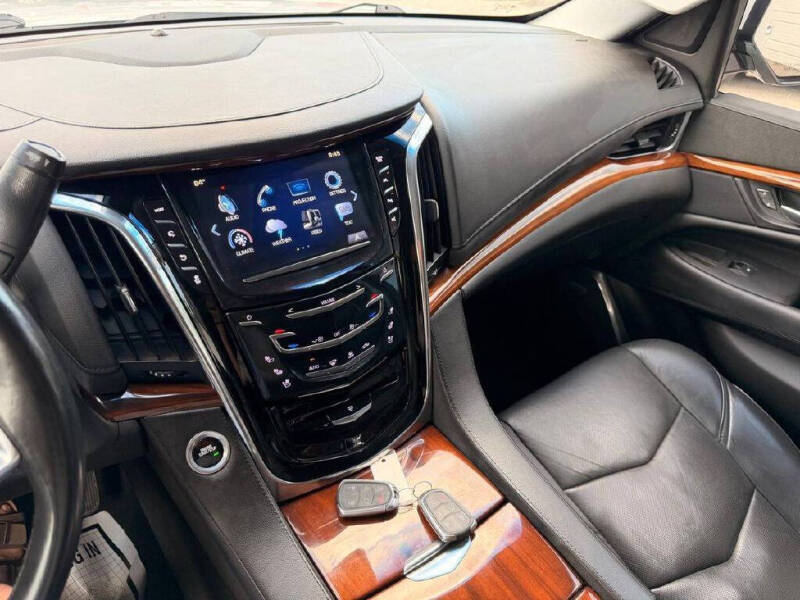 2017 Cadillac Escalade ESV Luxury