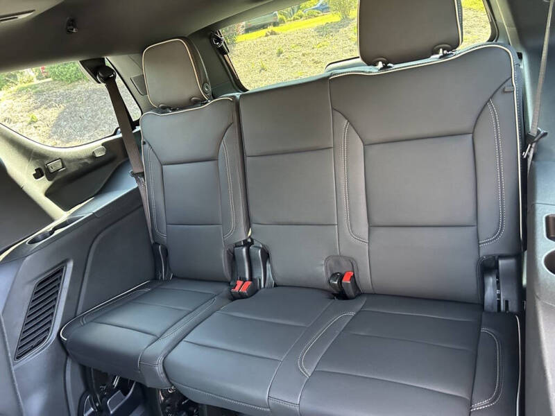 2025 GMC Yukon Elevation